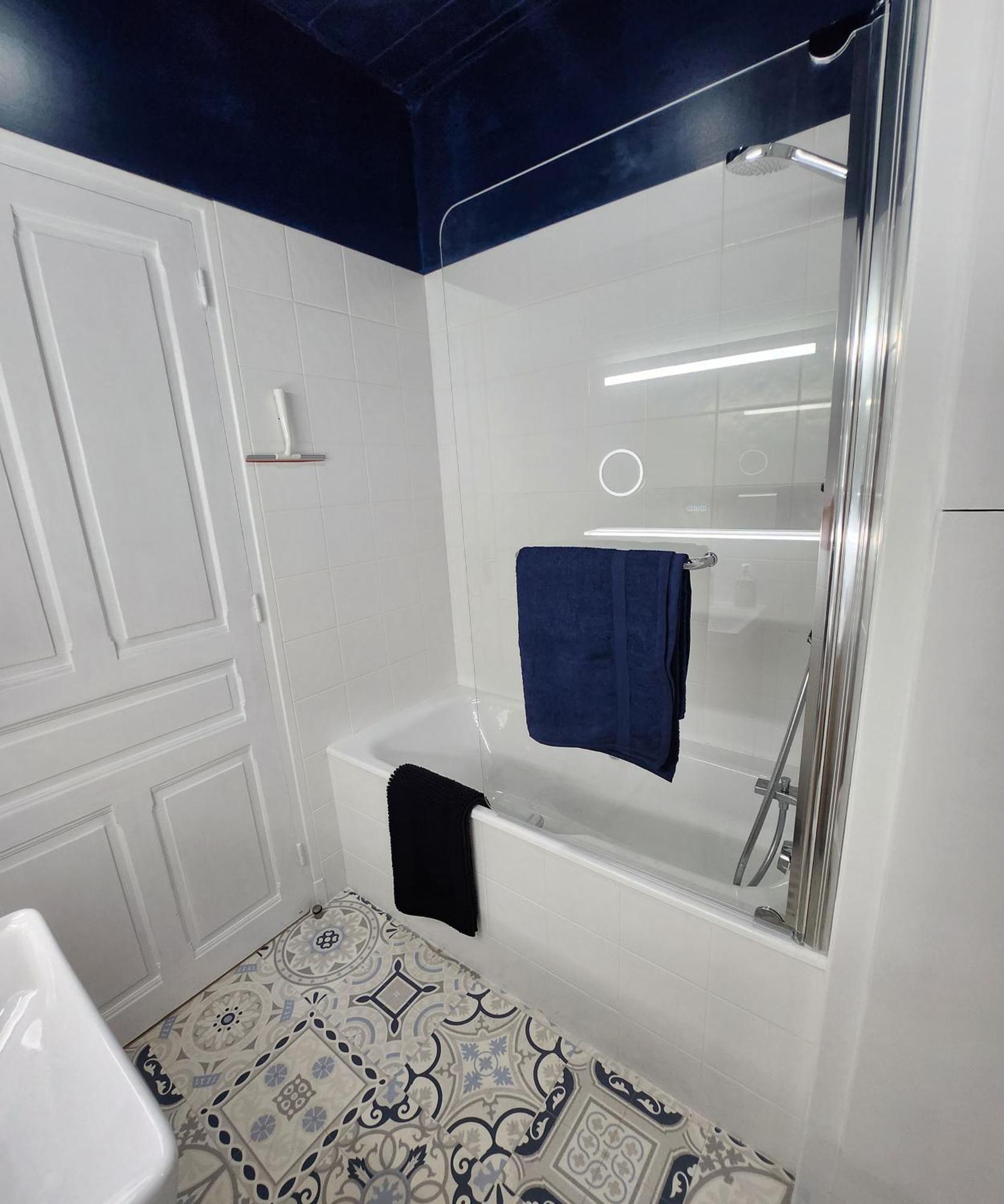 Chaleureux Appartement Refait A Neuf Vic-sur-Cère Exterior foto